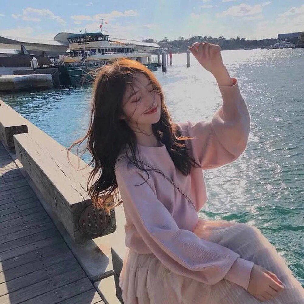 球形圣母海报